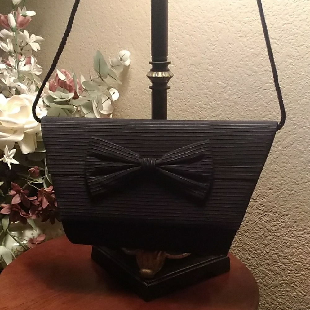 Black bow bag
